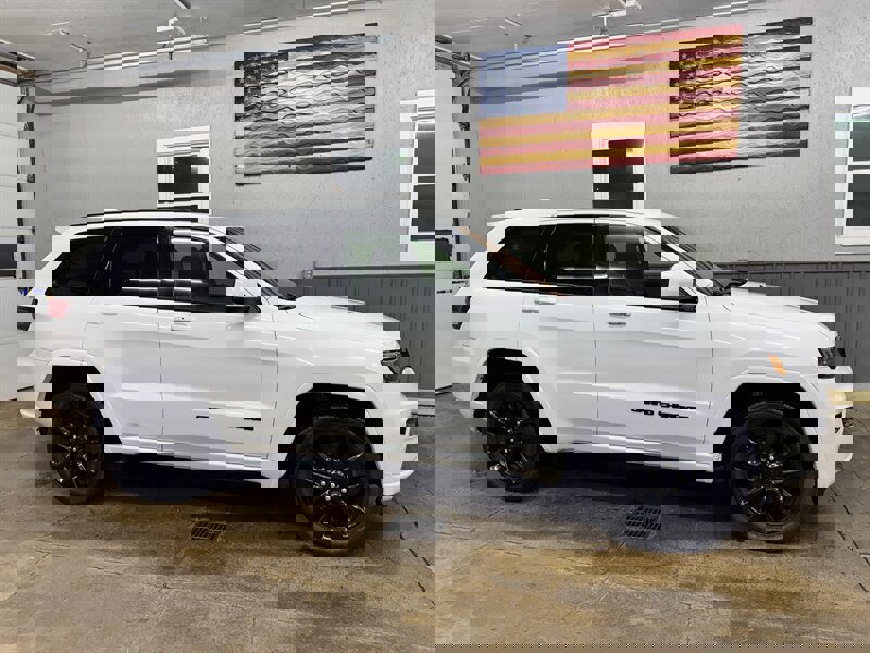 Used 2020 Jeep Grand Cherokee Altitude image 2