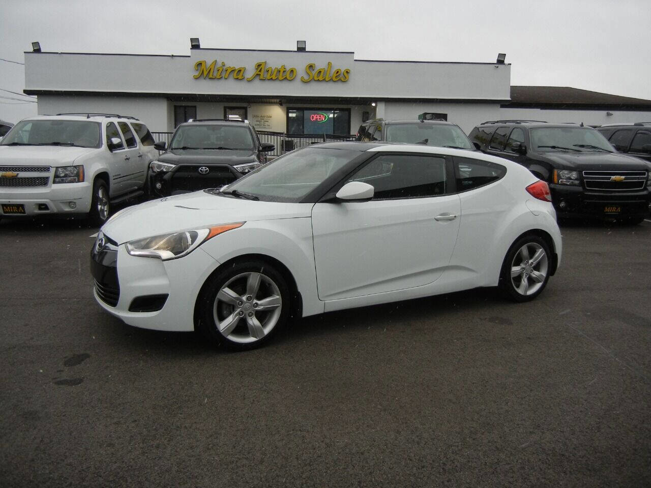 Used 2013 Hyundai Veloster image 1