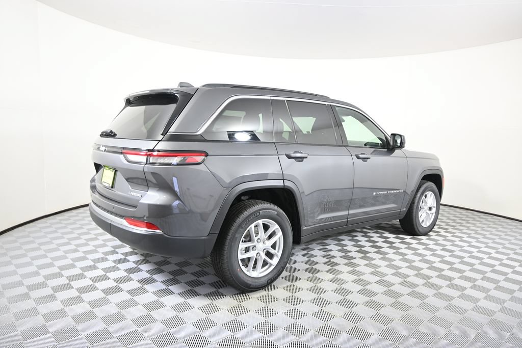 New 2026 Jeep Grand Cherokee Laredo w/ Trailer Tow Package AWD/4WD image 6