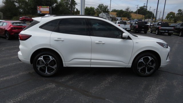 Certified 2023 Ford Escape ST-Line Select w/ Tech Pack #2 image 11