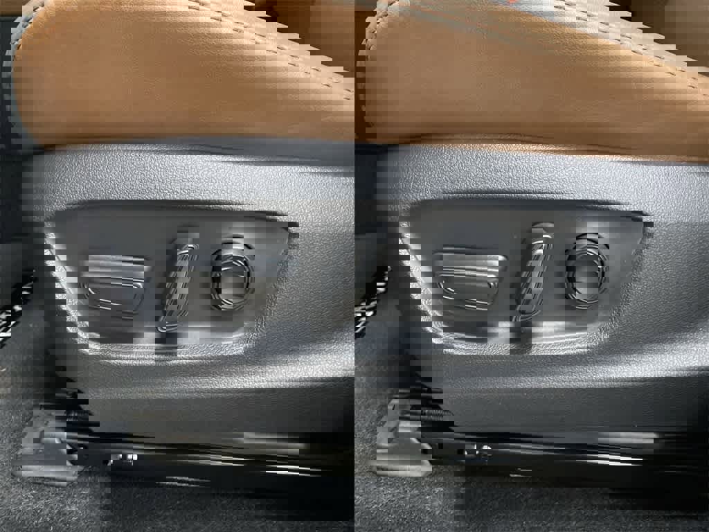 Used 2025 Toyota Crown Signia image 15