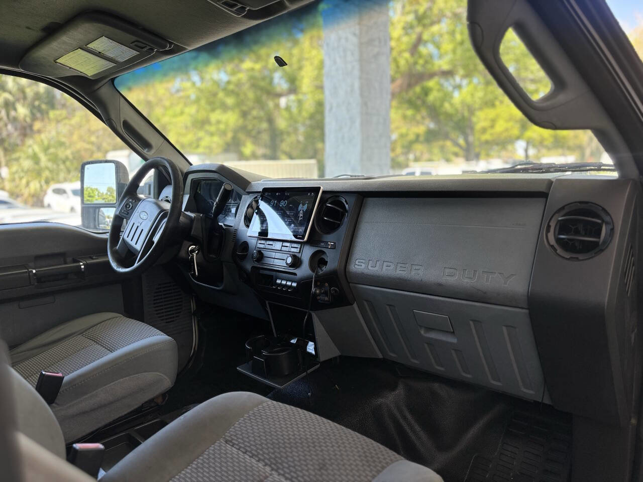 Used 2011 Ford F550 4X2 2dr Regular Cab 140.8 200. w/ Payload Upgrade Pkg image 19