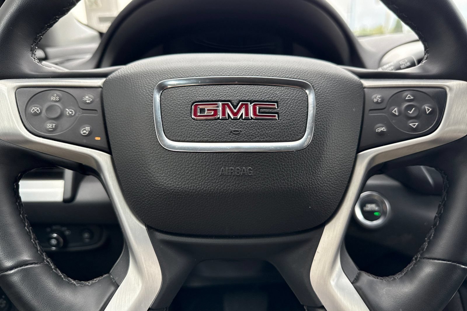 Used 2024 GMC Terrain SLT AWD/4WD image 24