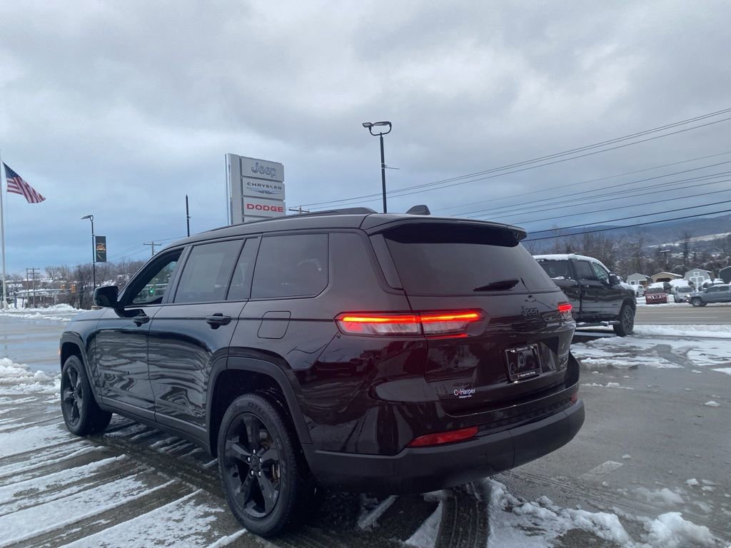 Used 2023 Jeep Grand Cherokee L Laredo image 4