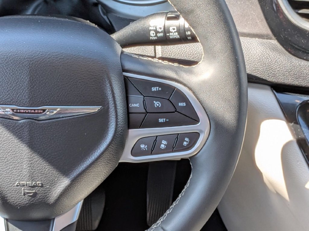 Used 2024 Chrysler Pacifica Touring-L FWD image 18