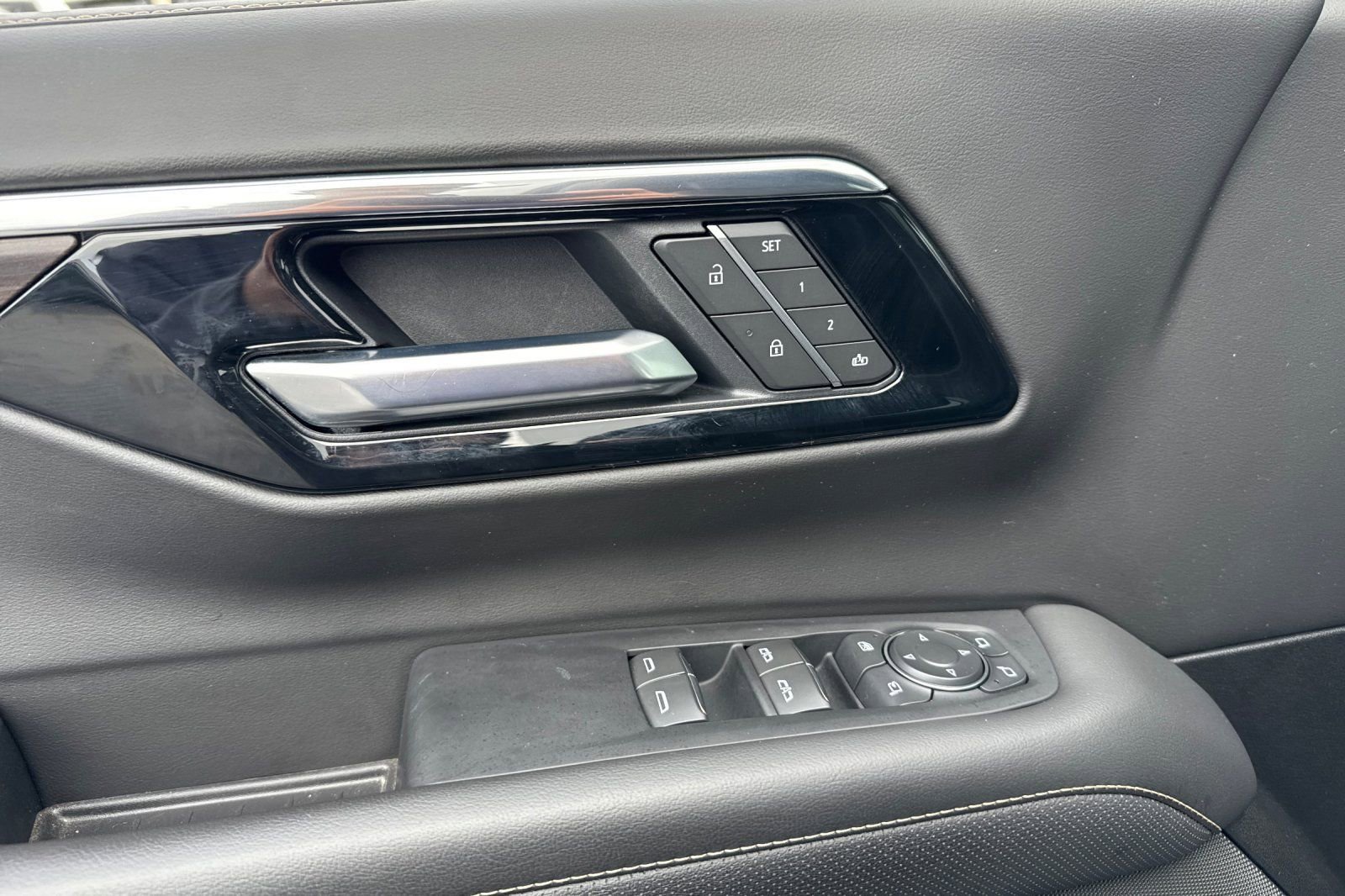 Used 2025 Chevrolet Tahoe Premier image 10