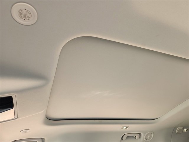 Used 2025 Land Rover Defender 130 X-Dynamic SE image 24