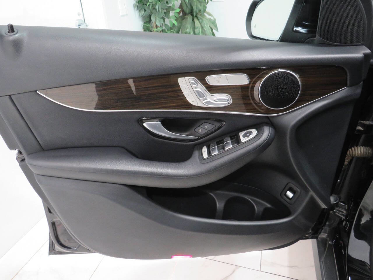 Used 2016 Mercedes-Benz GLC 300 image 27