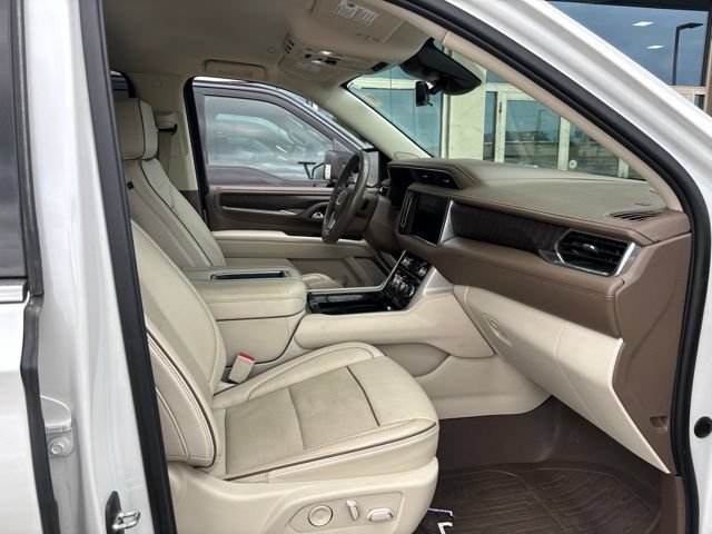 Used 2023 GMC Yukon XL Denali w/ Advanced Technology Package AWD/4WD image 16