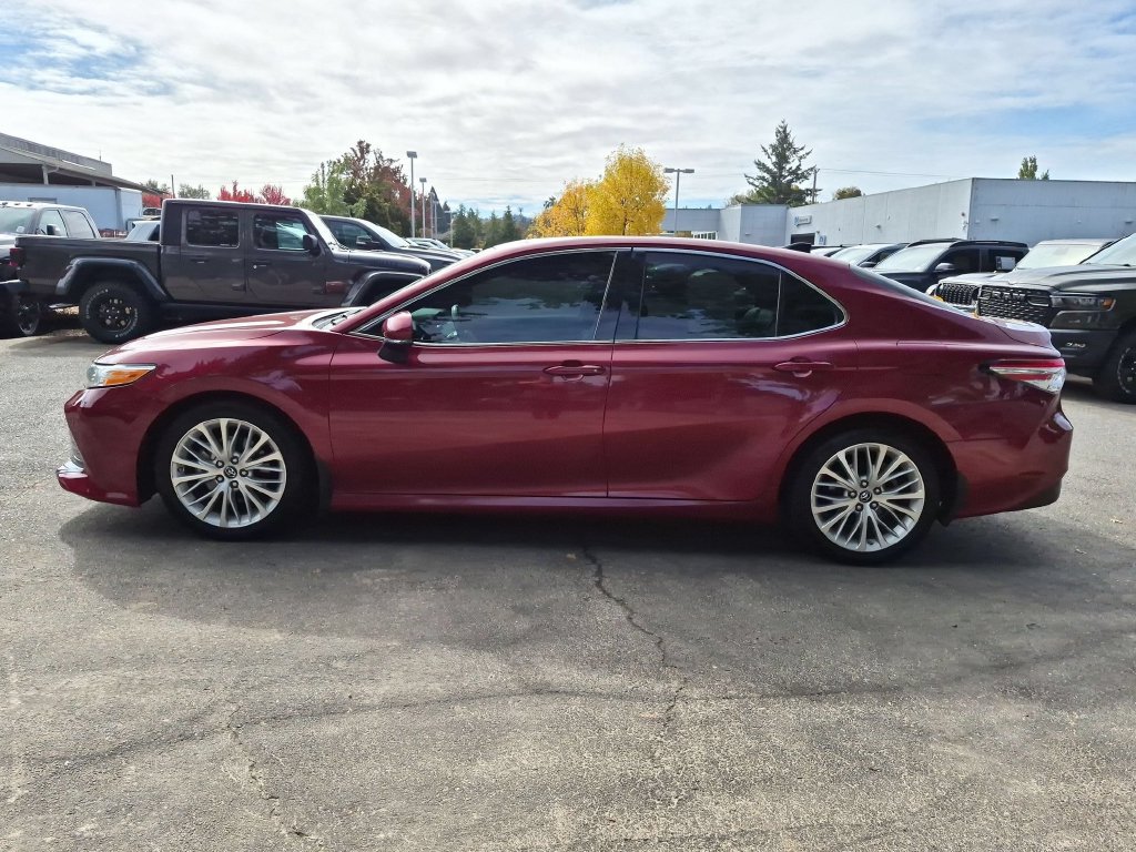 Used 2018 Toyota Camry XLE w/ Driver Assist Package FWD image 4