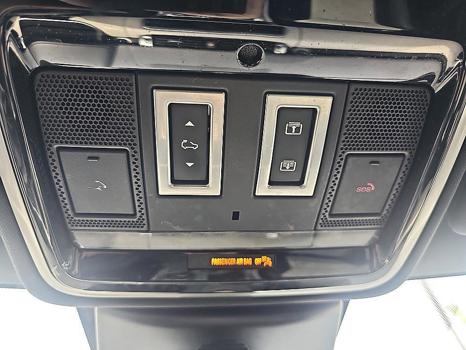 Used 2020 Land Rover Range Rover Sport SVR AWD/4WD image 30