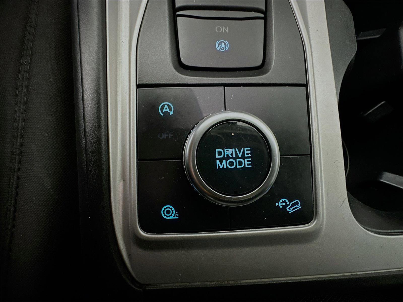 Used 2023 Ford Explorer XLT image 30