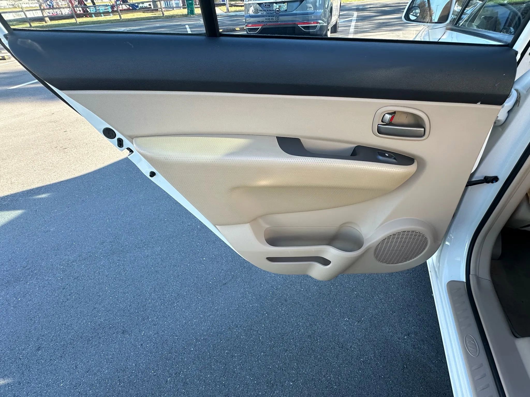 Used 2007 Kia Rondo EX w/ Premium Pkg image 28