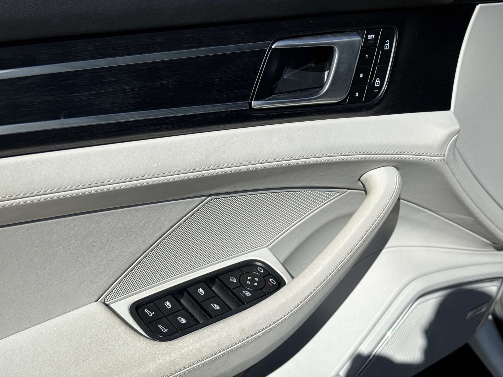 Used 2023 Porsche Panamera 4 Platinum Edition image 18