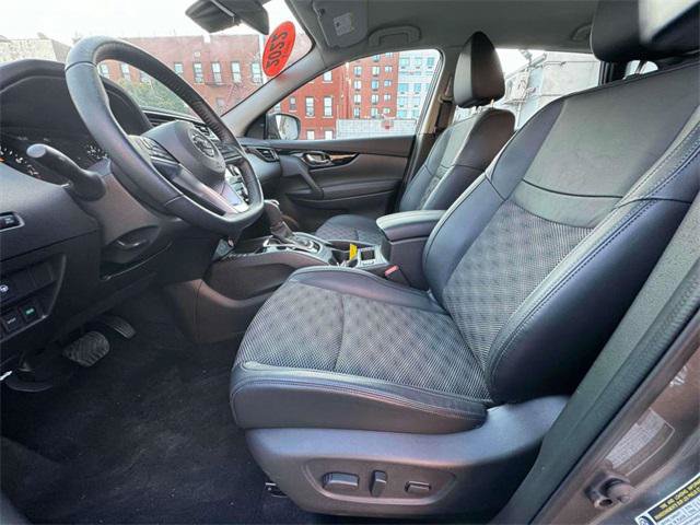 Used 2022 Nissan Rogue Sport SV w/ Technology Package AWD/4WD image 14