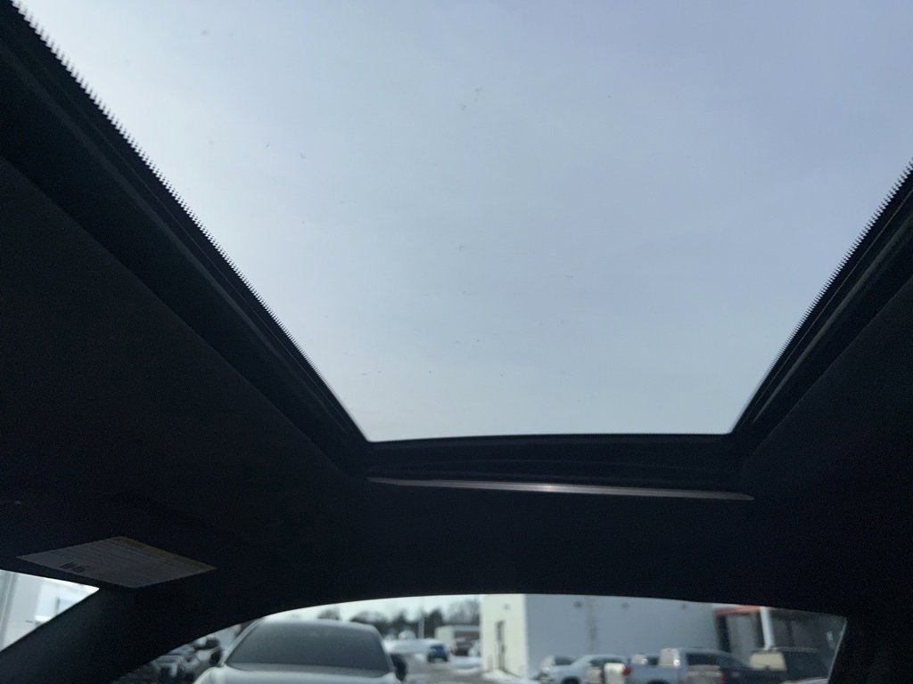 Used 2017 INFINITI Q60 Red Sport 400 image 12