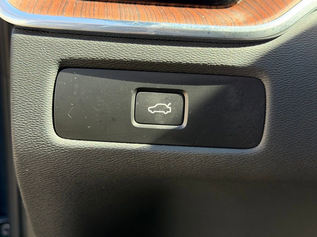 Used 2024 Volvo XC60 B5 Ultimate w/ Protection Package Premier image 28