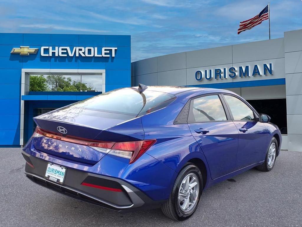 Used 2026 Hyundai Elantra SE image 3