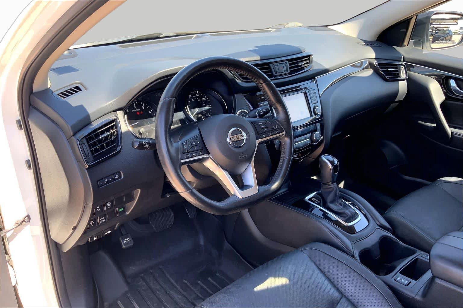 Used 2017 Nissan Rogue Sport SL w/ SL Premium Package AWD/4WD image 17