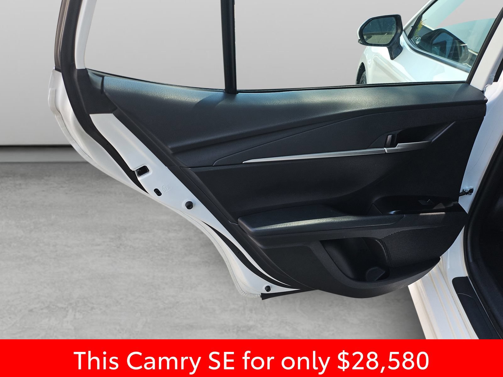 Used 2025 Toyota Camry SE FWD image 35