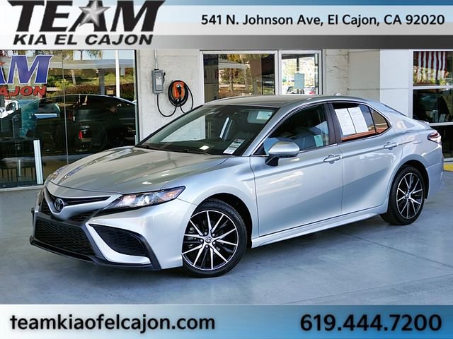 Used 2023 Toyota Camry SE image 1