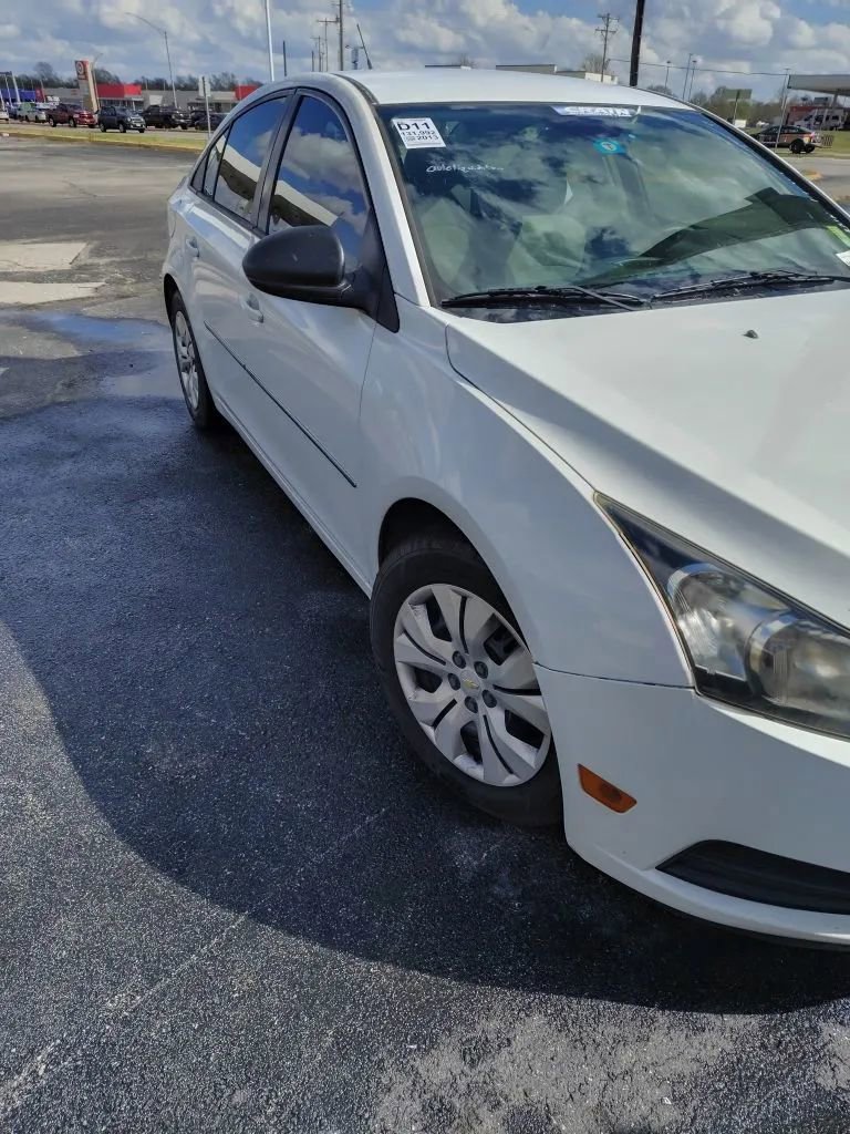 Used 2013 Chevrolet Cruze LS image 3