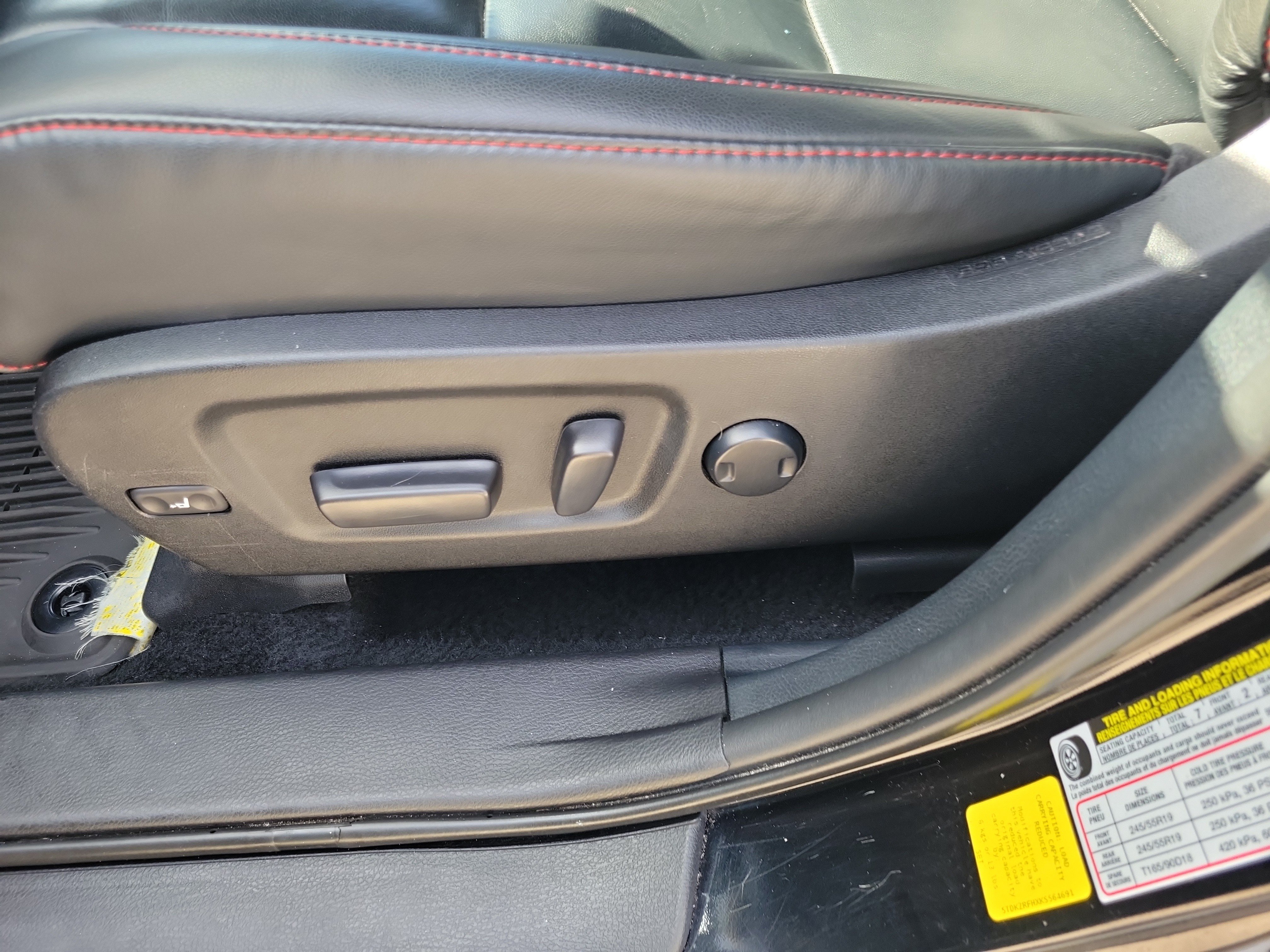 Used 2019 Toyota Highlander SE FWD image 10