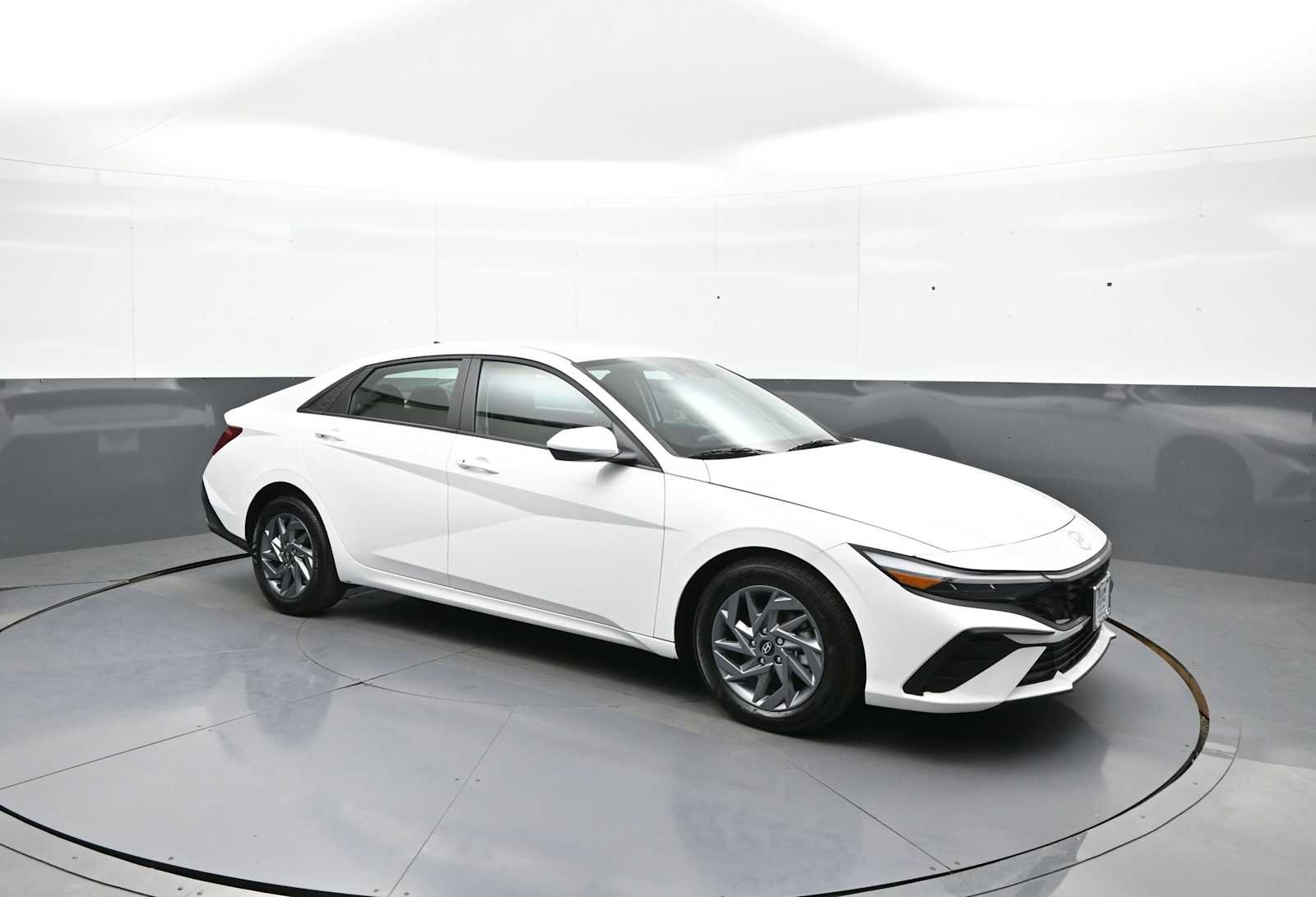 Certified 2024 Hyundai Elantra SEL FWD image 4