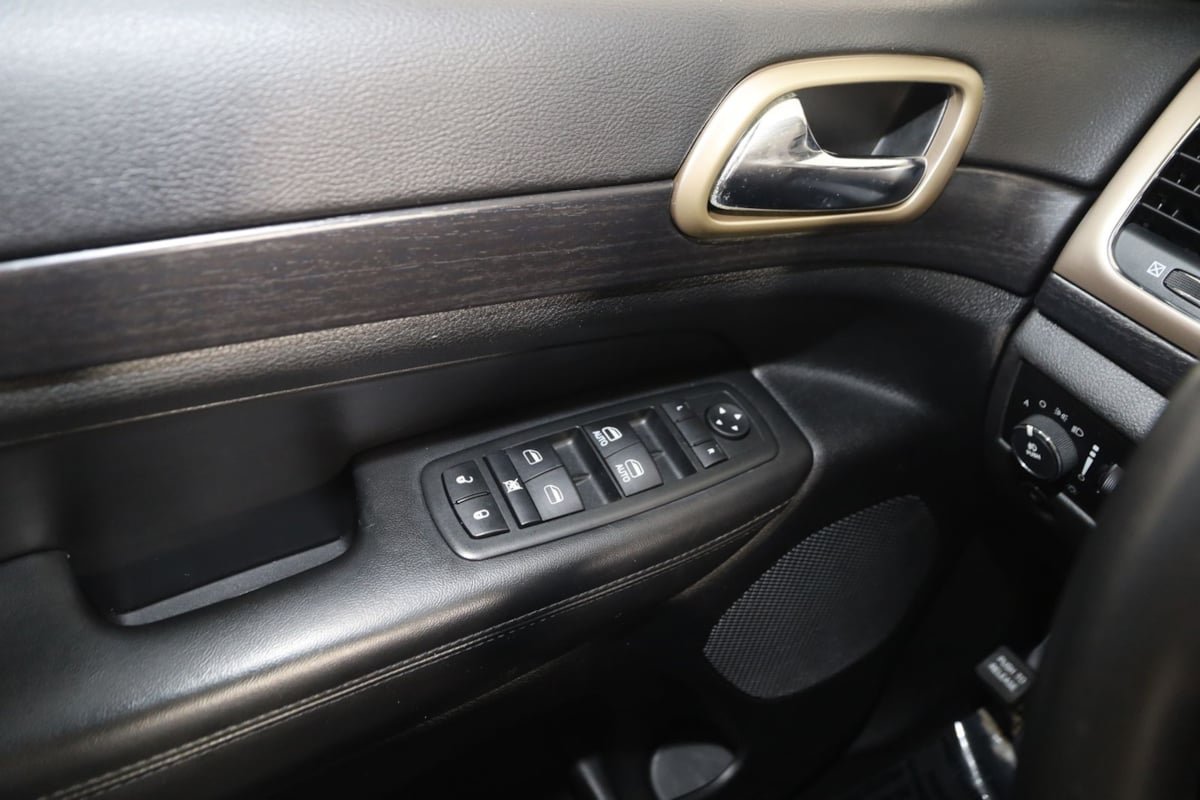 Used 2014 Jeep Grand Cherokee Laredo w/ Quick Order Package 23E AWD/4WD image 24