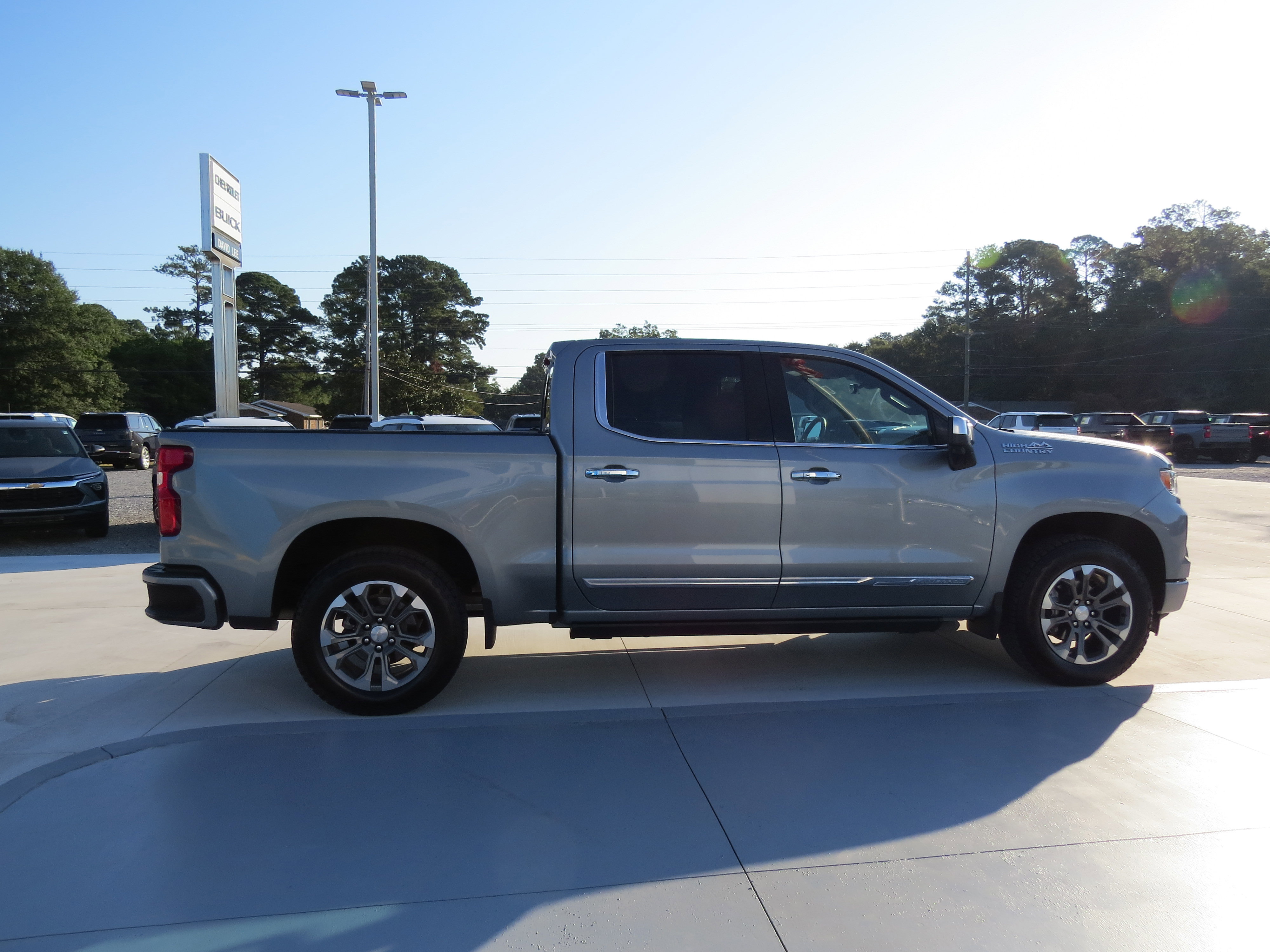 Used 2024 Chevrolet Silverado 1500 High Country w/ Technology Package AWD/4WD image 5