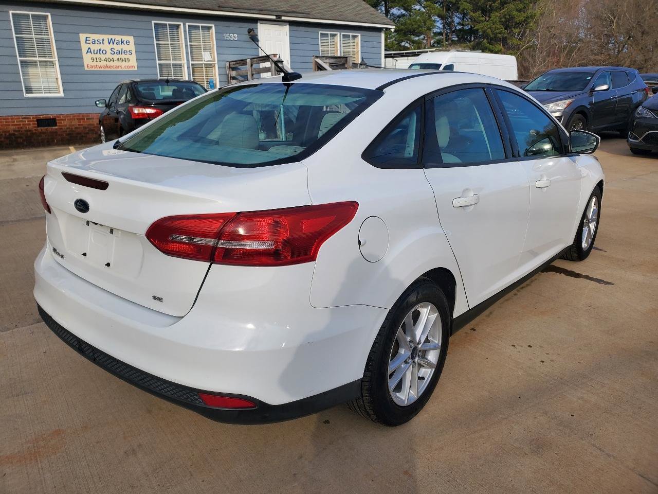 Used 2017 Ford Focus SE image 9
