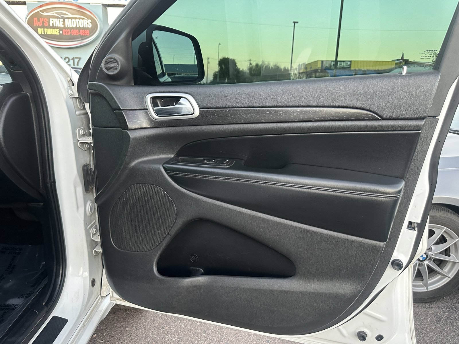 Used 2015 Jeep Grand Cherokee Altitude AWD/4WD image 15