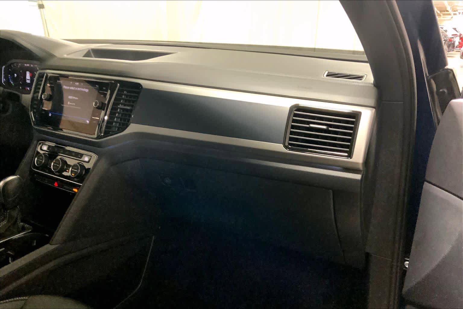 Used 2022 Volkswagen Atlas Cross Sport SEL R-Line w/ Cross Sport MDO Package AWD/4WD image 18