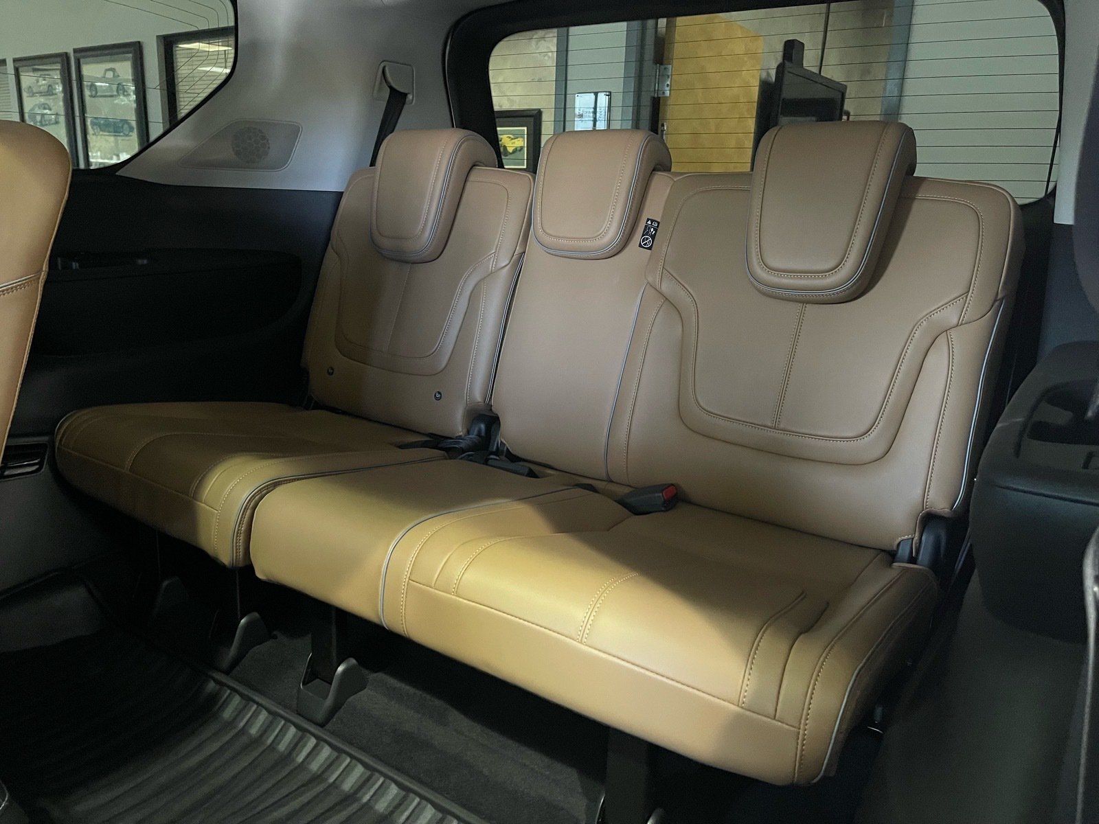 Used 2025 INFINITI QX80 Sensory AWD/4WD image 35