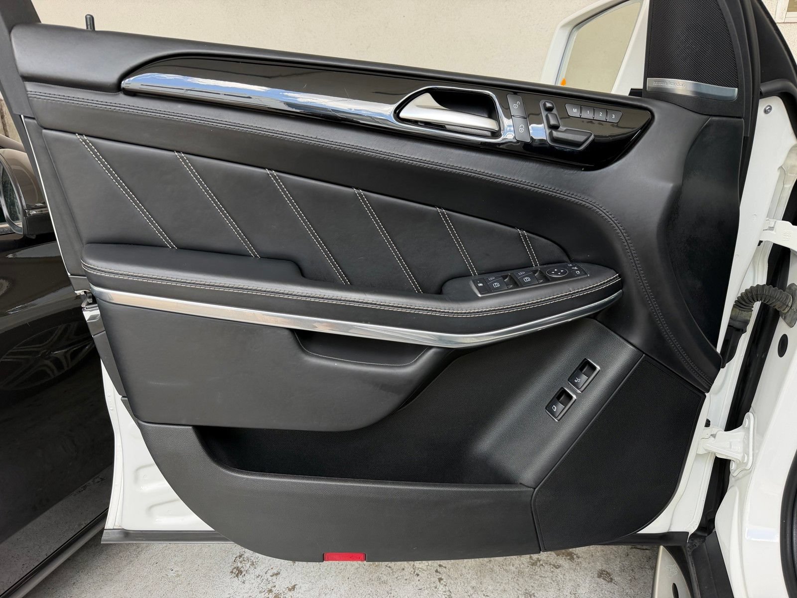 Used 2016 Mercedes-Benz GL 63 AMG 4MATIC image 23