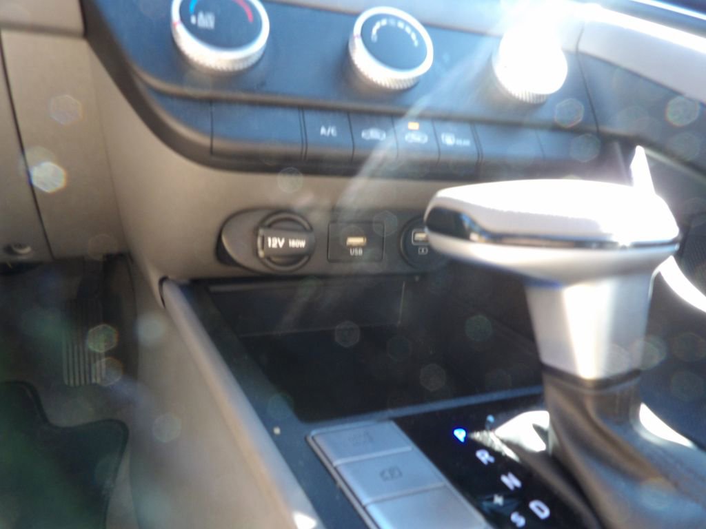 Used 2023 Hyundai Elantra SE w/ Preferred Accessory Package image 16