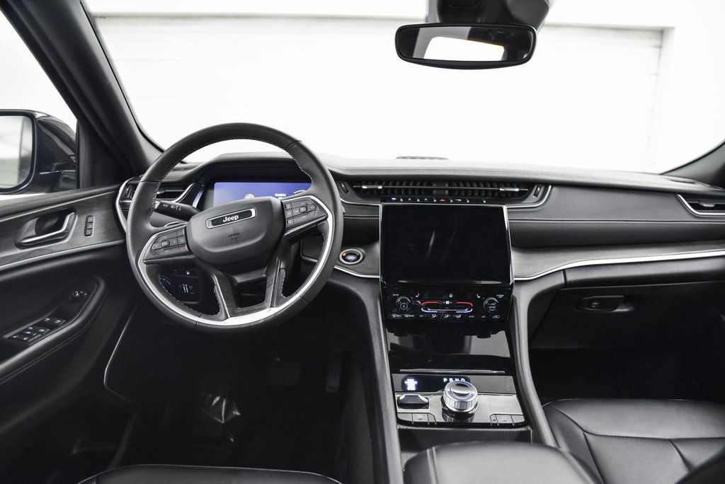 Used 2024 Jeep Grand Cherokee Limited 4xe image 2
