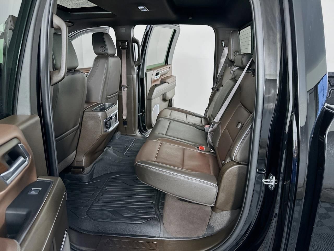 Used 2024 GMC Sierra 3500 Denali w/ Denali Reserve Package image 37