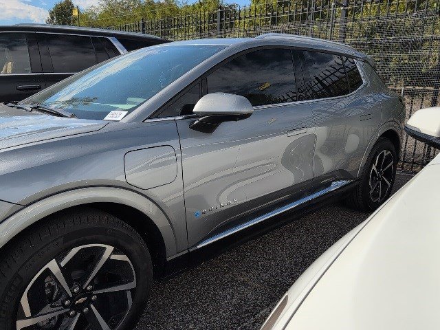 Used 2025 Chevrolet Equinox EV LT w/ Convenience Package image 4