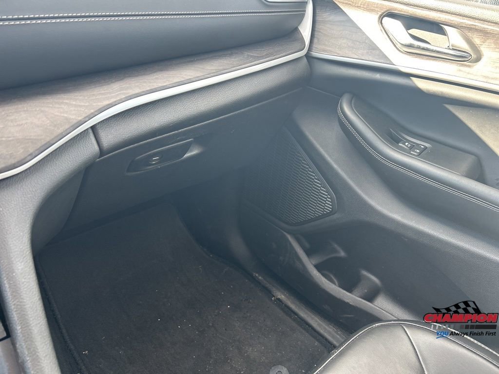 Used 2025 Jeep Grand Cherokee Limited w/ Black Appearance Package image 15