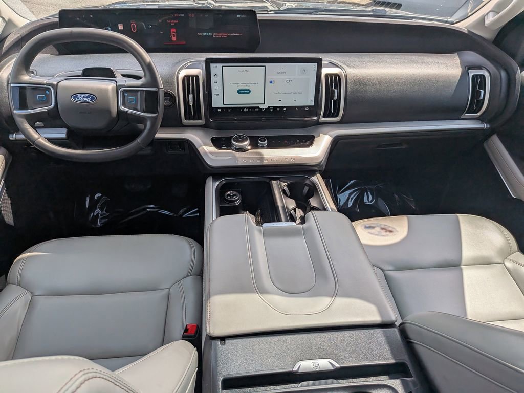 Used 2025 Ford Expedition Active image 16