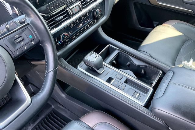 Used 2023 Nissan Pathfinder Platinum FWD image 17