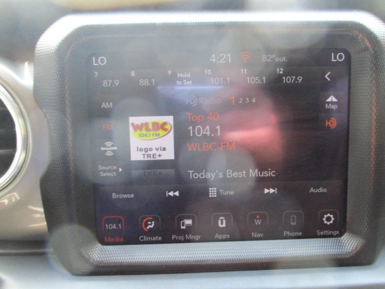 Used 2023 Jeep Gladiator Overland AWD/4WD image 15