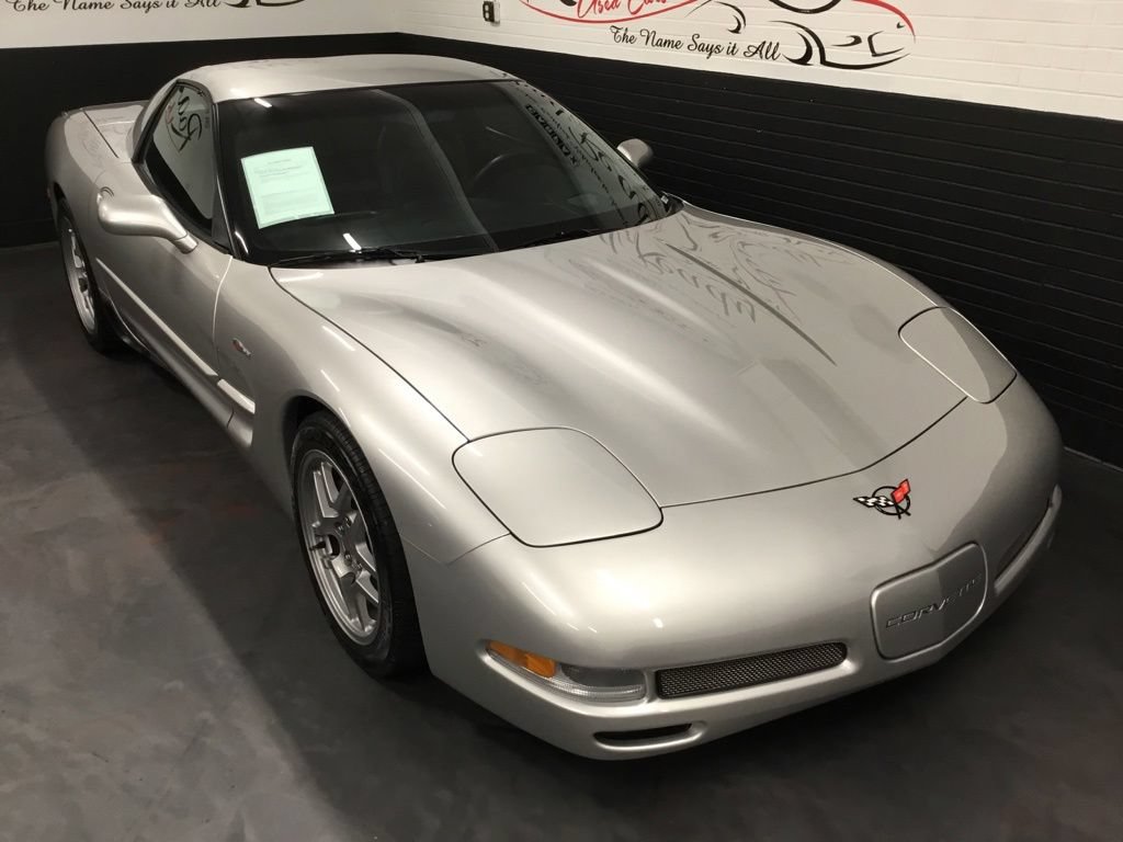 Used 2004 Chevrolet Corvette Z06 w/ Memory Package RWD image 2