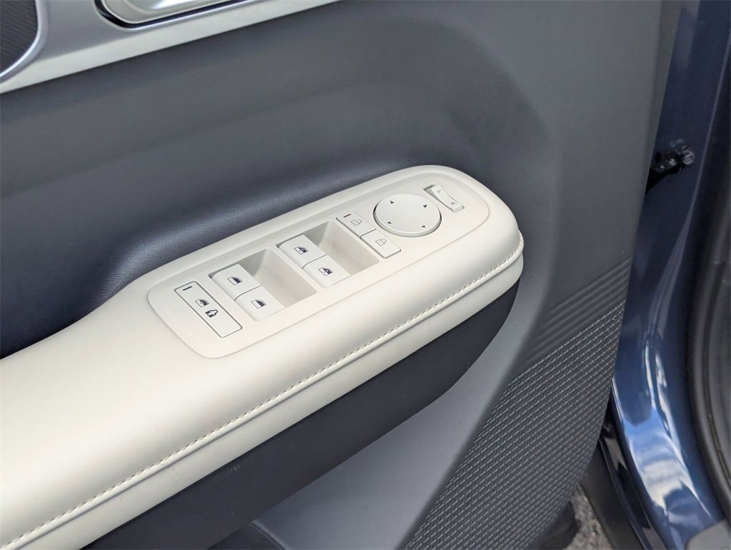 Used 2025 Hyundai Santa Fe SEL image 14