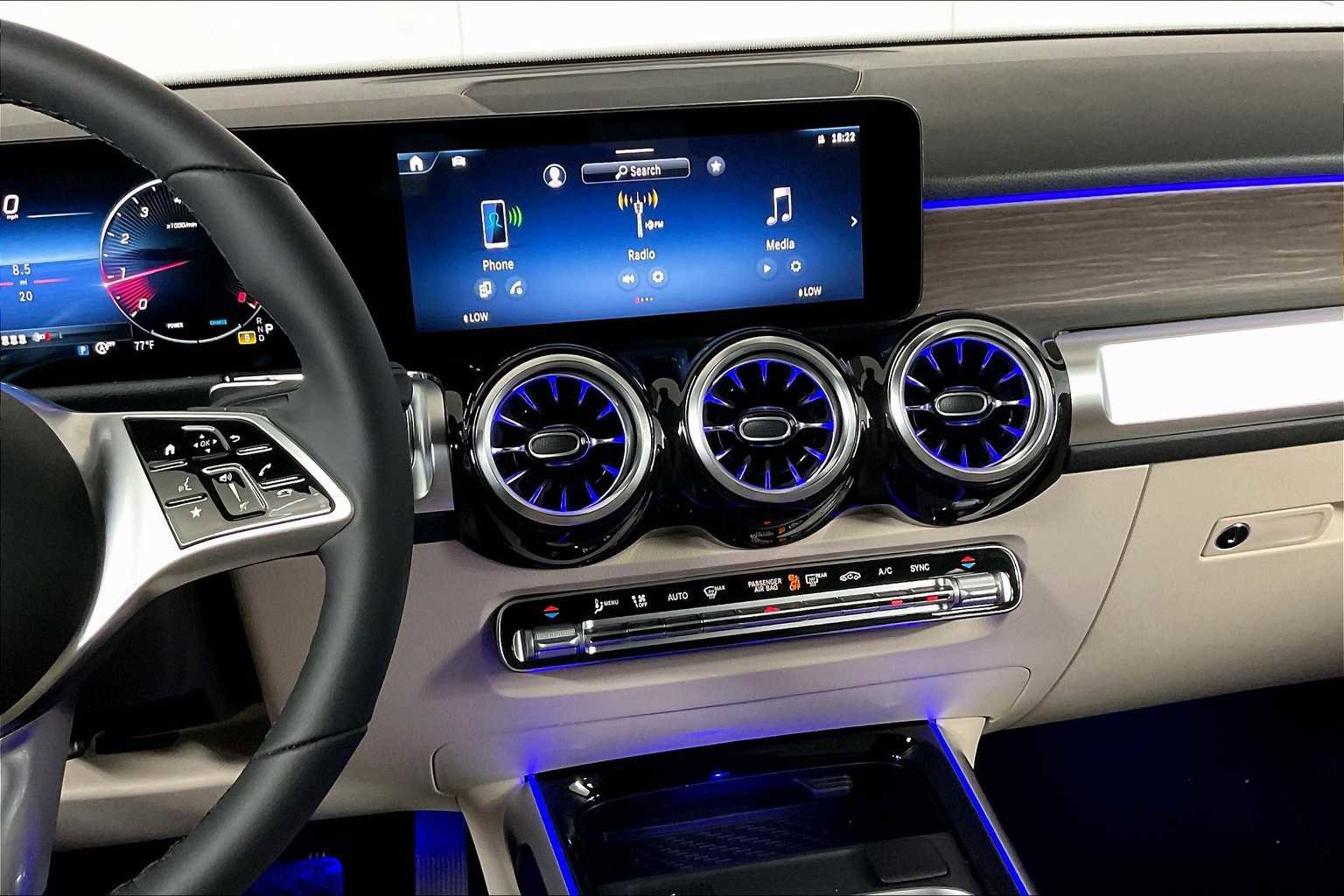 New 2025 Mercedes-Benz GLB 250 4MATIC image 9