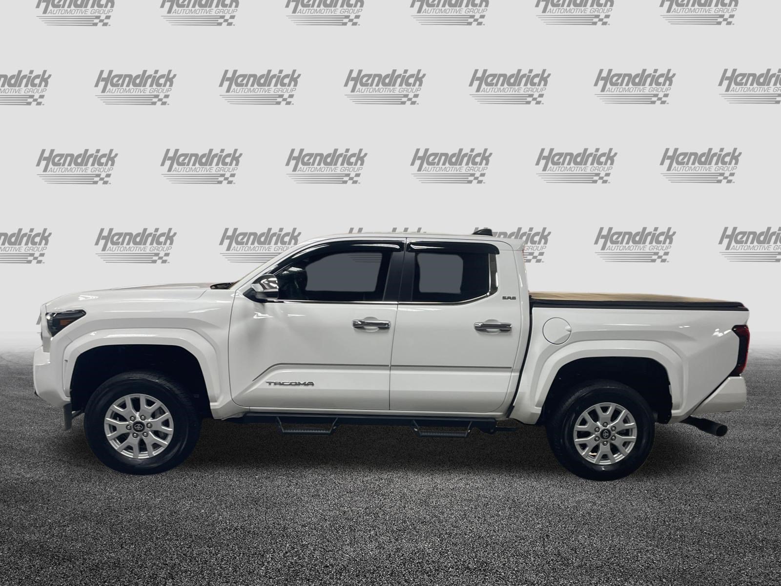 Certified 2024 Toyota Tacoma SR5 AWD/4WD image 7