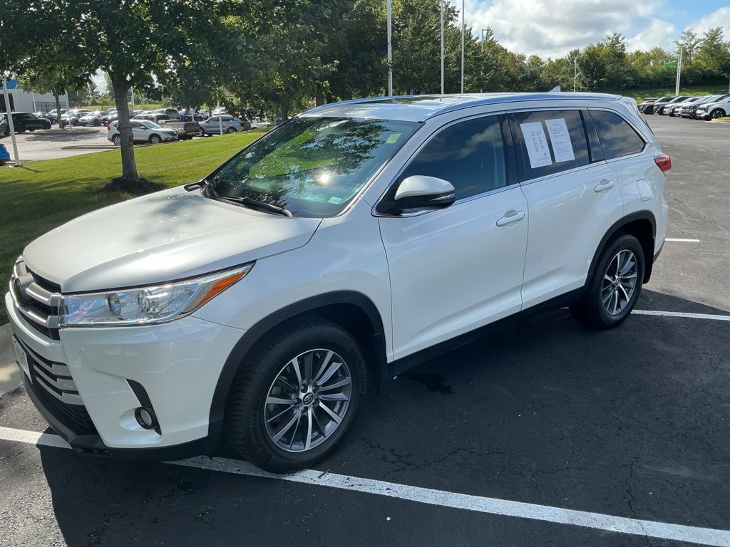 Used 2019 Toyota Highlander XLE AWD/4WD image 4