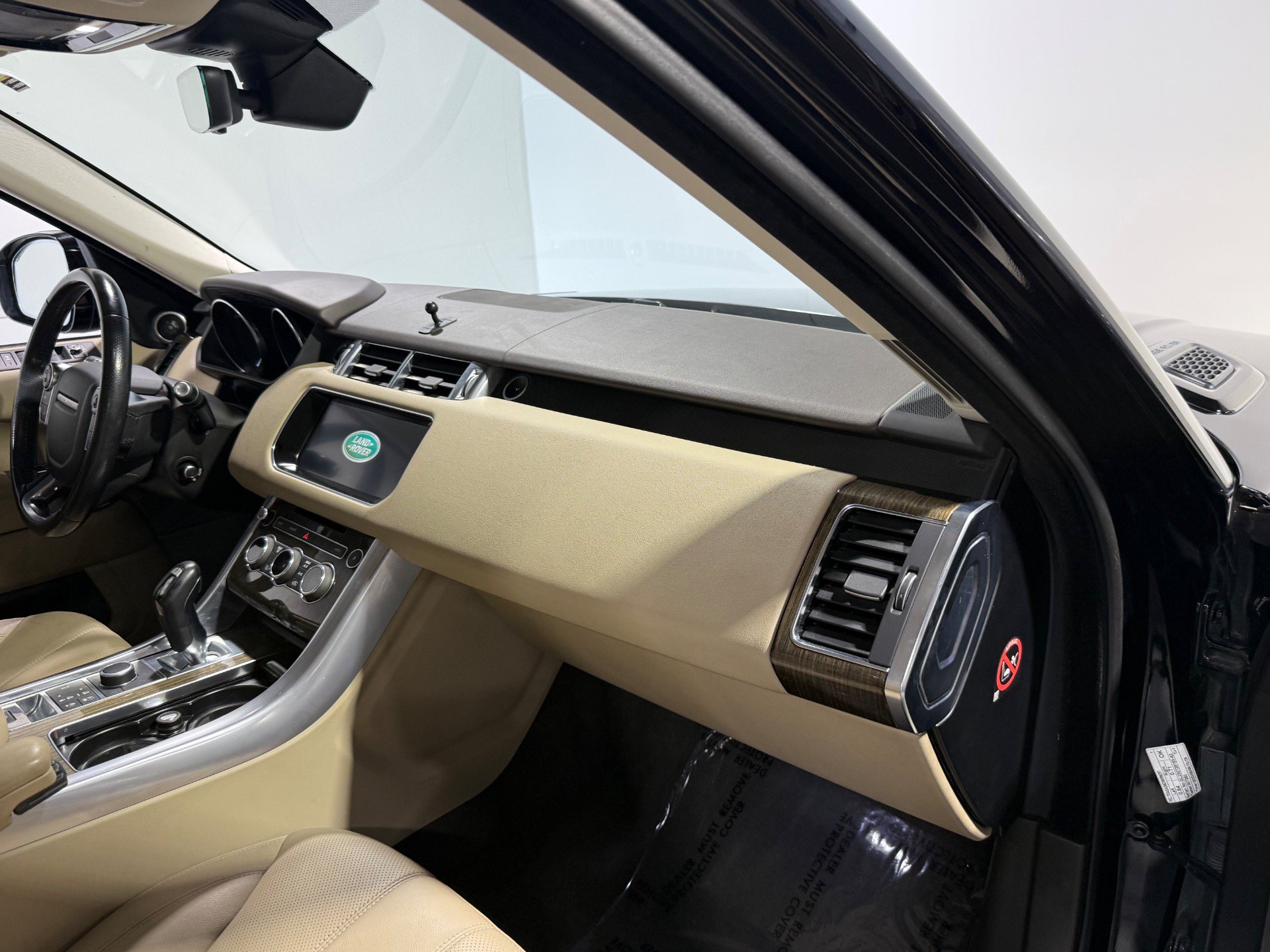 Used 2017 Land Rover Range Rover Sport SE AWD/4WD image 23