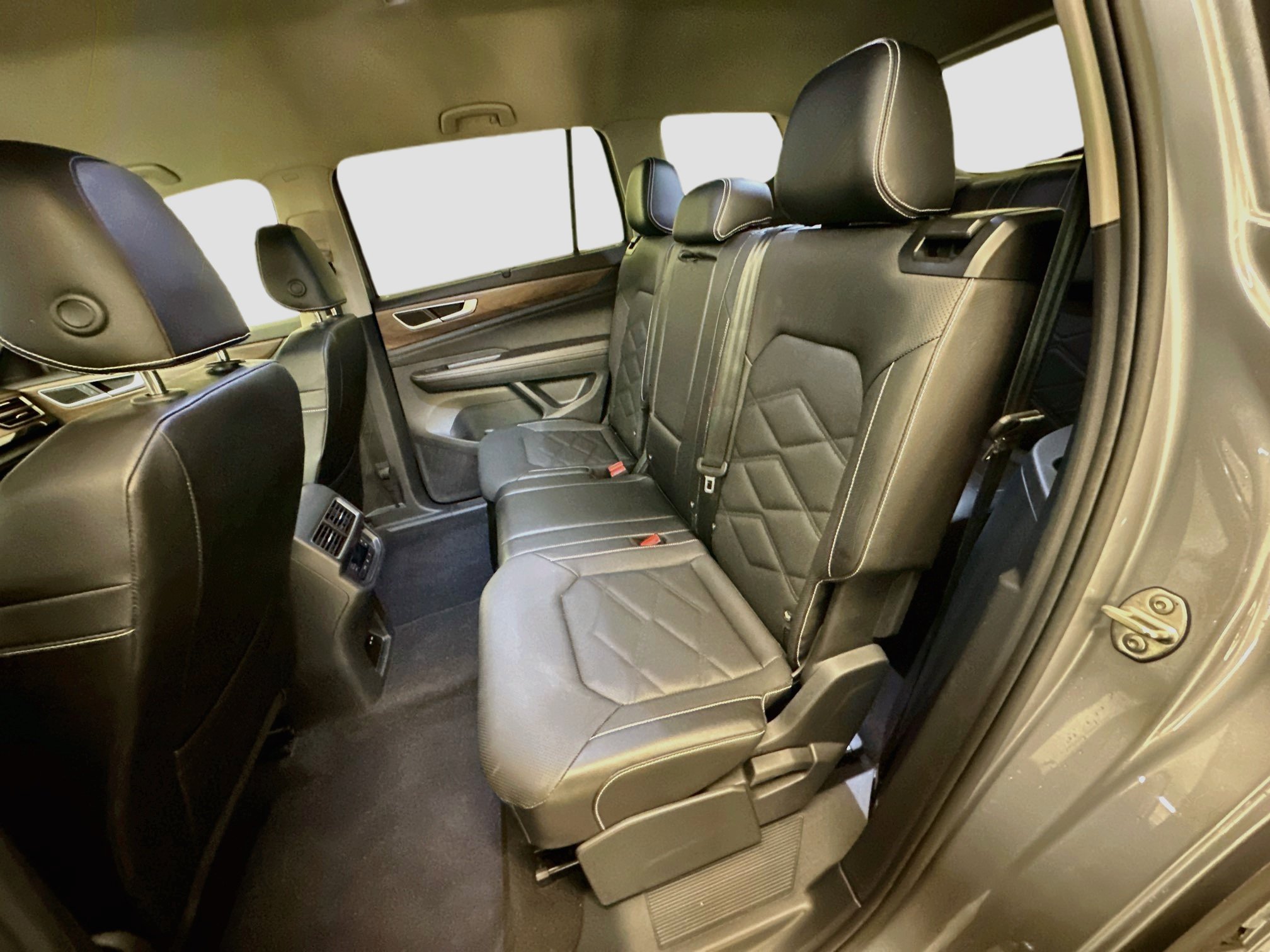 Used 2025 Volkswagen Atlas SE AWD/4WD image 29